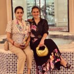 Esha Deol Instagram - When I met Basanti & Dhanoo 😉 & yes the bag too 😜 ( all girls love their bags ) #fangirl #funpics #photodump #tuesdayvibes #eshadeol #hemamalini #basanti #dhanoo #dressup #traveldiaries #gratitude ♥️🪬