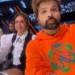 Esha Deol Instagram – @realhimesh absolutely rocked it together on all our hit songs . Watch us groove together tonight 8pm on @sonytvofficial #superstarsinger2

#trending #reels #nikamakiyaissdilne #og #himeshreshammiya #music