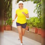 Esha Deol Instagram - I’m always yearning for the sun and a quick run. ☀️Today’s a perfect day for both! Also, do you think it's a coincidence that my bright & happy tee is also called Yearn Yellow? 😎 @engn.in #OwnYourGame #WednesdayMotivation #ActiveWear #WomensFitness #HealthyLifestyle #WomensWear #WomensHealth #Strength #Consistency #stayfit 🧿♥️