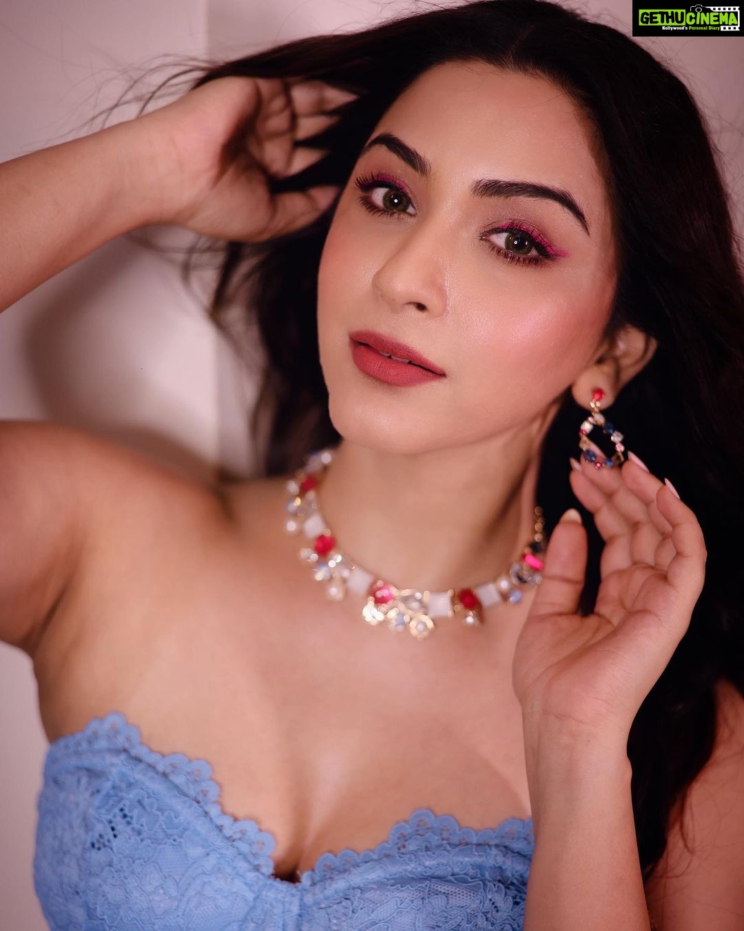 Eshanya Maheshwari Instagram - Iām still not over this fit š Photography @portraitsbyvedant Bodysuit - @zara Pants - @zara Accessories - @accessorizeindiaofficial #esshanyamaheshwari #esshanya #ootd #fashion #style #fashionblogger #styleblogger #fashionootd #instafashion #instastyle #fashionmodel