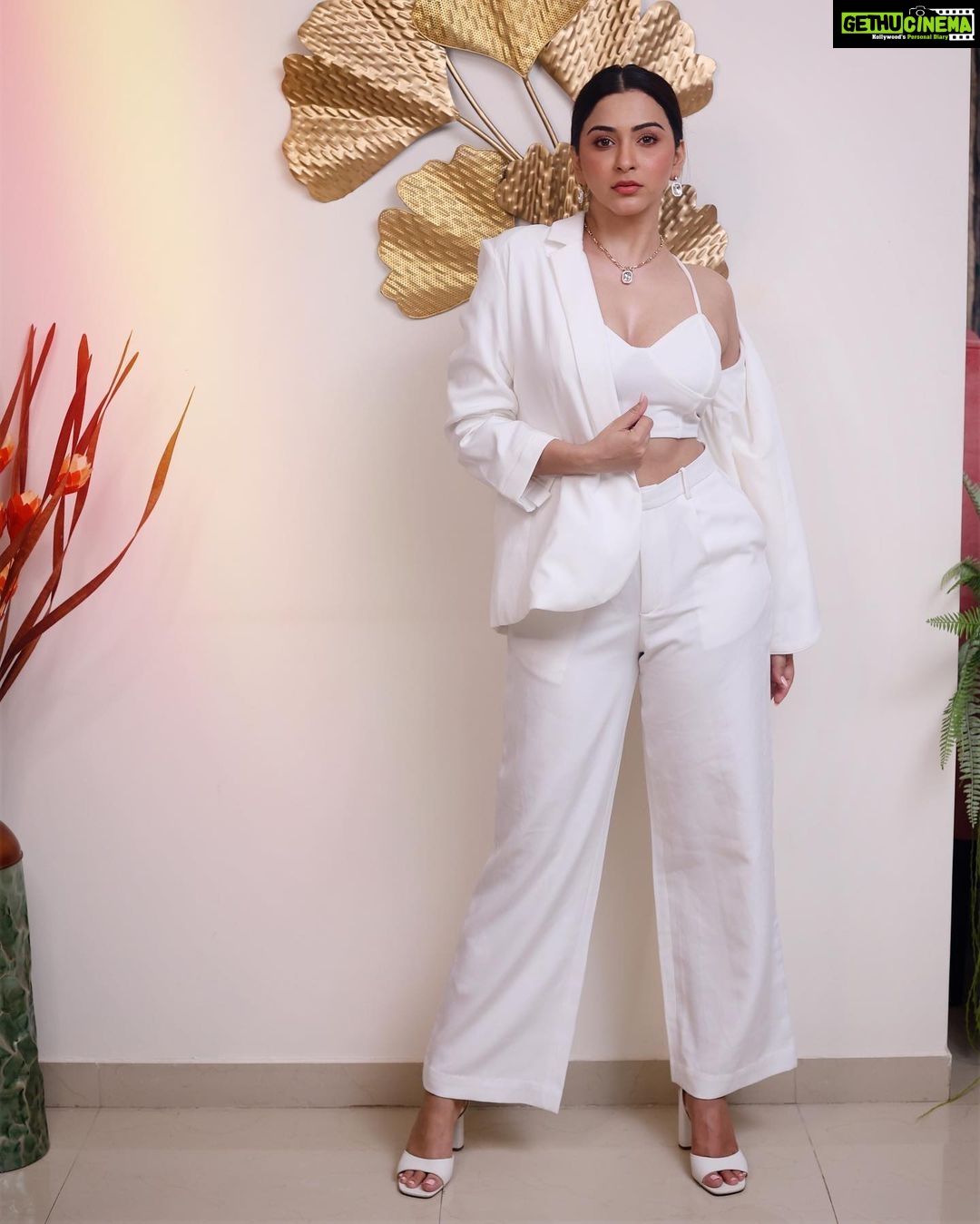Eshanya Maheshwari Instagram - White on white 🤍✨ 📸- @portraitsbyvedant Blazer and pants - @atticsalt___ White crop top - @zara White heels- @mango earrings and necklace set - @accessorizeindiaofficial Golden clutch- @accessorizeindiaofficial #white #suit #fashion #style #fashionmodel #styleblogger #esshanyamaheshwari #eashanya #poser #instafashion #instastyle