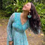 Eshanya Maheshwari Instagram - Hasti rahe tu hasti rahe Haya ki laali khilti rahe..✨✨✨ Outfit by @everbloomindia 💙 #ootd #desigirl #blue #💙 #esshanyamaheshwari #esshanya #fashionblogger #styleblogger