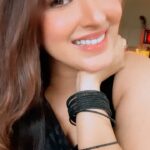 Eshanya Maheshwari Instagram - Yeh unke liye jho hamesha ankaha bhi samaj jate hain… 💗💗💗 #reels #feelitreelit #Esshanyamaheshwari #esshanya #life #specialpeople