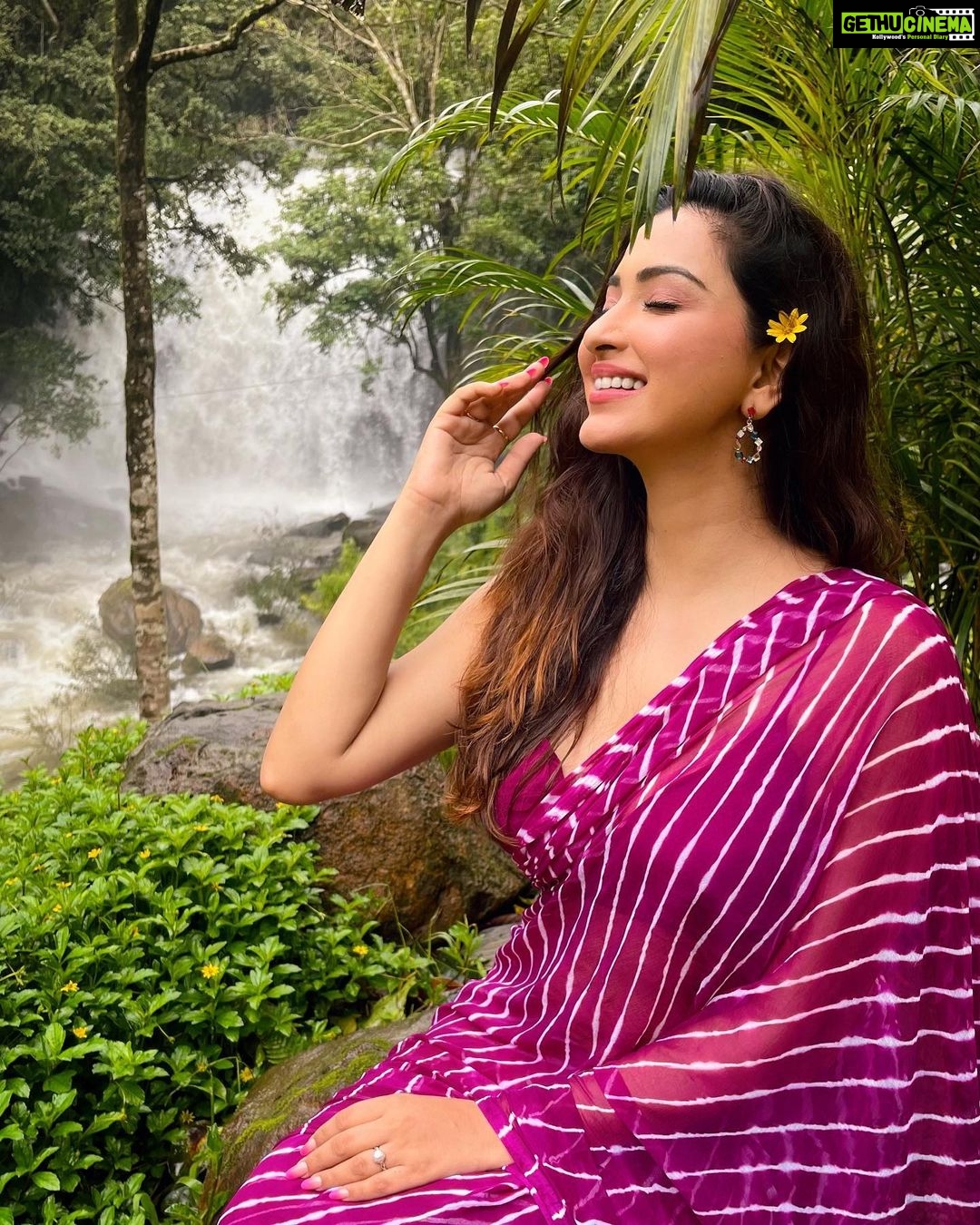 Eshanya Maheshwari Instagram - Here I sit beneath a tree Heartbeat calm. Soul hums free.āØš Picture credit @bhavikamaheshwari10 Saree by - @maheswariswati Location @ayatana.coorg #nature #waterfall #earth #beauty #travel #coorg #travelblogger #instatravel #esshanyamaheshwari #esshanya #saree #sareelove Ayatana Resort