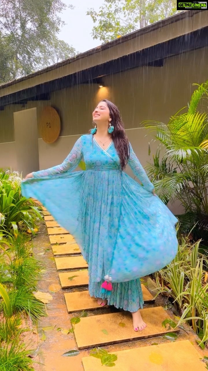 Eshanya Maheshwari Instagram - Rain is just confetti from the sky…💙✨🌧 Outfit by @everbloomindia Location @ayatana.coorg #bloom #blue #ootd #travel #coorg #reelsinstagram #feelitreelit #Esshanyamaheshwari #esshanya #travelblogger #fashionblogger #styleblogger