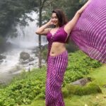Eshanya Maheshwari Instagram - Beheta Hai Mann Kahee… 💜✨ Saree by @maheswariswati 1001th post 💫 #waterfall #travel #coorg #saree #sareelove #Esshanyamaheshwari #esshanya #travelblogger #instatravel #ayatanacoorg Ayatana Resort