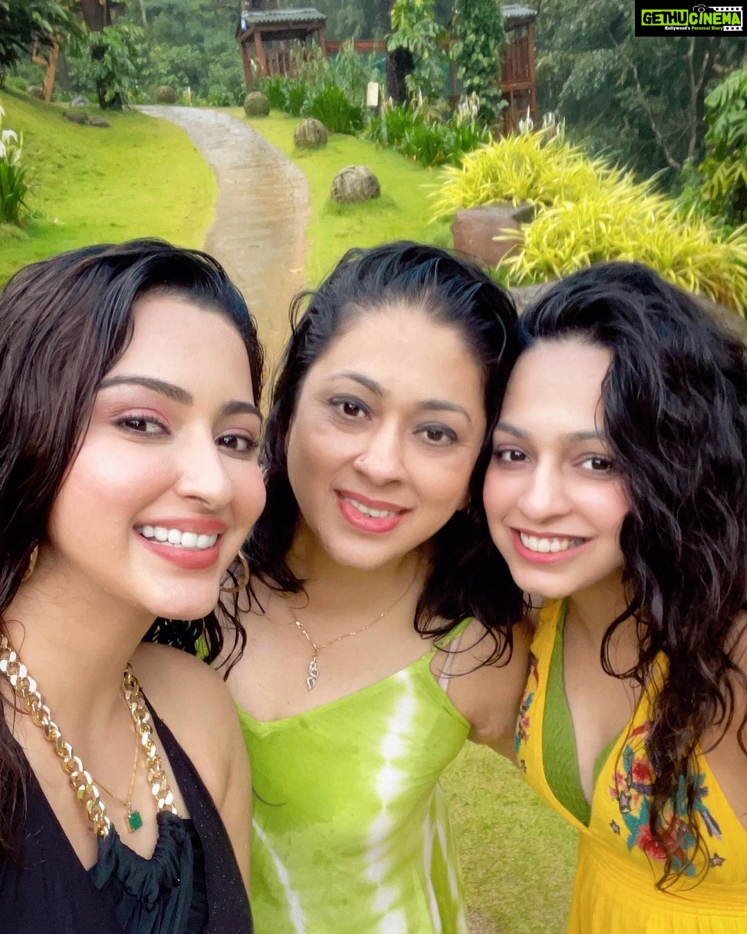Eshanya Maheshwari Instagram - Happy birthday mom @maheswariswati 😘❤️✨💫💗 This special day is all about you! And you know my everyday is from you… take time and treat yourself because you deserve all the love and happiness in the world! We 3 and our small world 🌎 full of adventures and laughters, making memories to cherish for life I love you so so so much ❤️❤️❤️ #happybirthday #travel #travelgram #birthdaygirl #mom #coorg Ayatana Resort