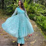 Eshanya Maheshwari Instagram - Hasti rahe tu hasti rahe Haya ki laali khilti rahe..✨✨✨ Outfit by @everbloomindia 💙 #ootd #desigirl #blue #💙 #esshanyamaheshwari #esshanya #fashionblogger #styleblogger