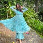 Eshanya Maheshwari Instagram - Hasti rahe tu hasti rahe Haya ki laali khilti rahe..✨✨✨ Outfit by @everbloomindia 💙 #ootd #desigirl #blue #💙 #esshanyamaheshwari #esshanya #fashionblogger #styleblogger