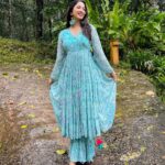 Eshanya Maheshwari Instagram - Hasti rahe tu hasti rahe Haya ki laali khilti rahe..✨✨✨ Outfit by @everbloomindia 💙 #ootd #desigirl #blue #💙 #esshanyamaheshwari #esshanya #fashionblogger #styleblogger