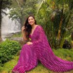 Eshanya Maheshwari Instagram - Here I sit beneath a tree Heartbeat calm. Soul hums free.✨💗 Picture credit @bhavikamaheshwari10 Saree by - @maheswariswati Location @ayatana.coorg #nature #waterfall #earth #beauty #travel #coorg #travelblogger #instatravel #esshanyamaheshwari #esshanya #saree #sareelove Ayatana Resort