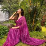 Eshanya Maheshwari Instagram - Here I sit beneath a tree Heartbeat calm. Soul hums free.✨💗 Picture credit @bhavikamaheshwari10 Saree by - @maheswariswati Location @ayatana.coorg #nature #waterfall #earth #beauty #travel #coorg #travelblogger #instatravel #esshanyamaheshwari #esshanya #saree #sareelove Ayatana Resort