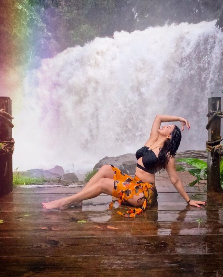 Eshanya Maheshwari Instagram - Be like a waterfall, Wild and Free. 💗✨🖤 Magic river @ayatana.coorg PS- special 1000th post pictures 🖤 Picture credit- @bhavikamaheshwari10 ❤️ #waterfall #travel #coorg #travelgram #travelblogger #instatravel #1000thpost #esshanyamaheshwari #esshanya Ayatana Resort