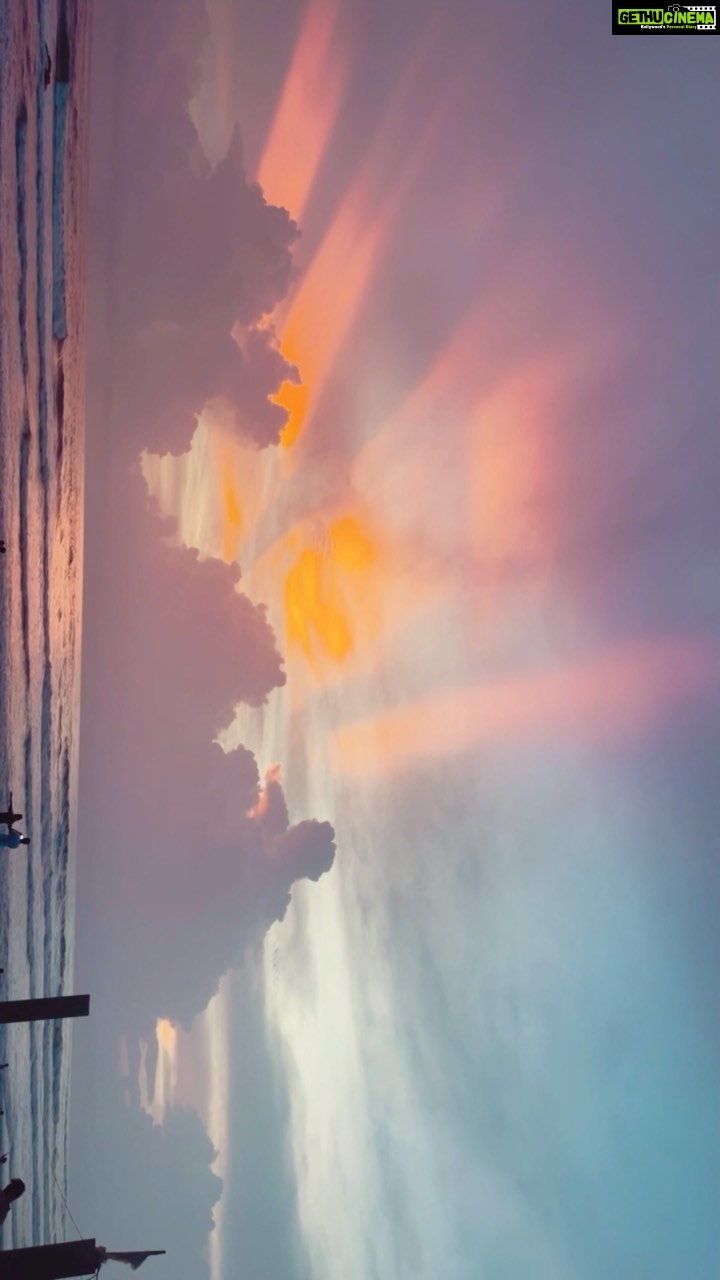 Eshanya Maheshwari Instagram - “…why sunset is more colourful than sunrise? Sometimes good things happen in goodbyes…” #sunset #colorfulsky #clouds #goa #beach #goa #esshanyamaheshwari #esshanya #travel Vagator, Goa