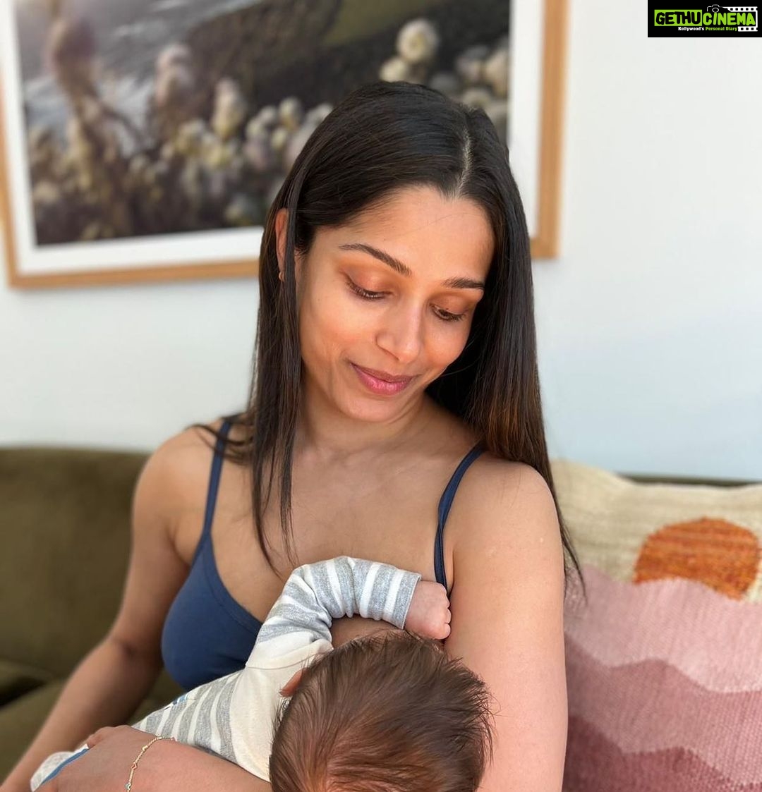 Freida Pinto Instagram - @coryt captured this little moment in time with my little Rumi-Ray. I could write a long caption here but I had a wonderful conversation with @parents chatting all things Motherhood. I know everyone has has their own experience when it comes to motherhood but these are somethings I've learned thus far. Los Angeles, California