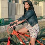 Gabriella Charlton Instagram - @outdoors91in thank you for helping me take my new year resolution very seriously. Taking this beauty for a ride in and around the streets of Chennai! What a great way to kickstart 2022! 🤓 🚴‍♀️ #clan91 #91ForTheWin #TISTMedia