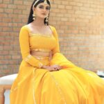 Gabriella Charlton Instagram - Going yellow this festive season ✨ Wearing @suhanyalingamdesign 📸 @varuun.jpg Mua @jeevithamakeupartistry