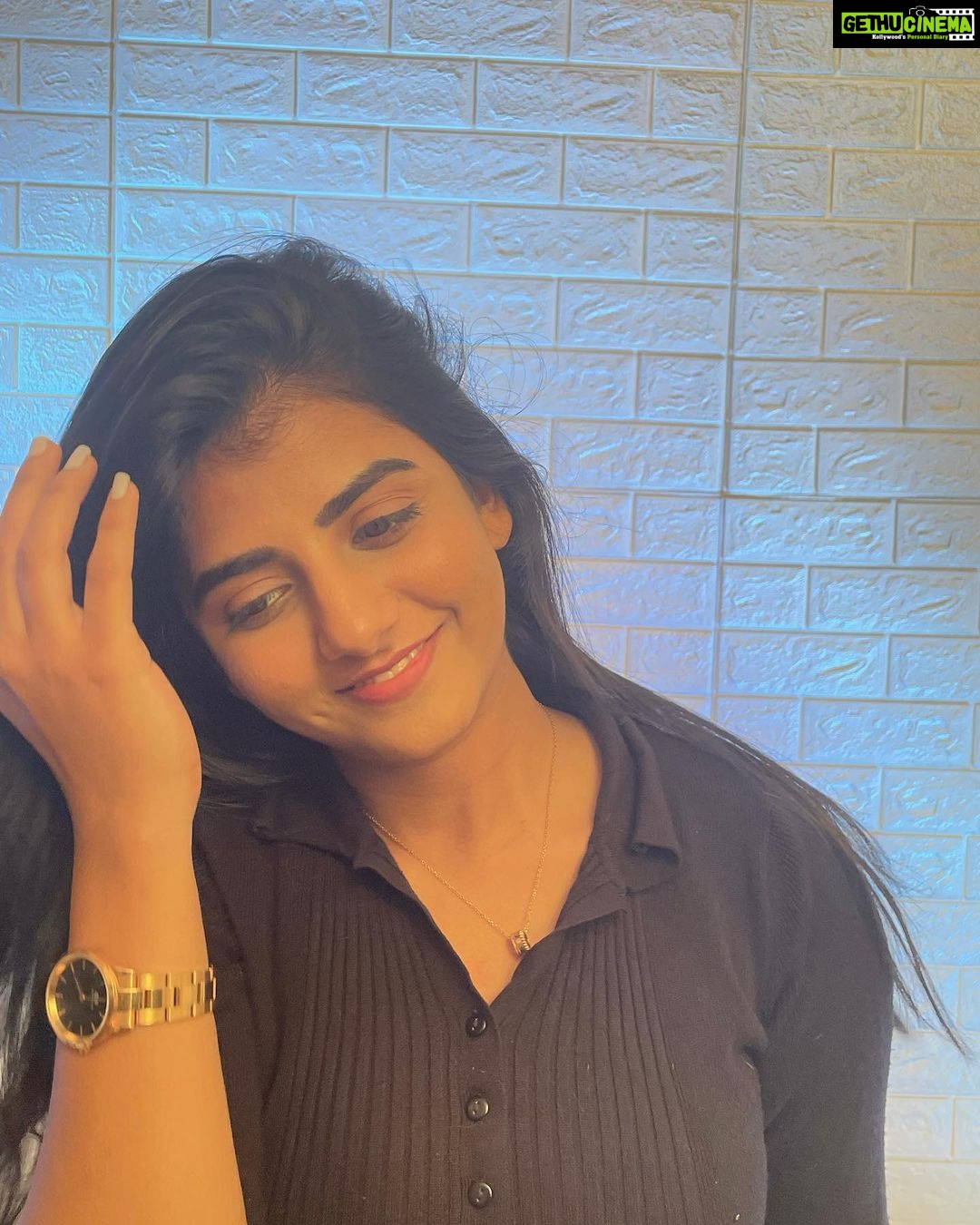Gabriella Charlton Instagram - Season of love is here♥️ Special moments are best celebrated with a special gift—like @danielwellington ‘s watches and accessories. Enjoy the #ValentinesDay offer and get up to 20% off your purchase . You can use my code DWXGAB to avail another 15% off. #DanielWellington #ad