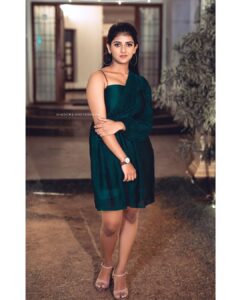 Gabriella Charlton Instagram - New year ku photos ila so birthday photos poduren adjust pannikonga 😜 Happy New Year everyone! Indha varusham aadhu elarukum konjam decent ah pogatum nu pray pannikuren! God bless you and love to all ❤️❤️