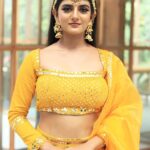 Gabriella Charlton Instagram - Going yellow this festive season ✨ Wearing @suhanyalingamdesign 📸 @varuun.jpg Mua @jeevithamakeupartistry