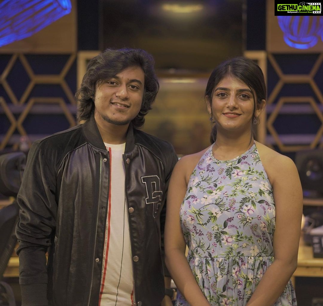 Gabriella Charlton Instagram - Hi makkaley! Thank you for your never ending support and love, nandri solla vaarthaigal ila. So happy to announce my next music video! Happy to be working with my dearest friend @aajeedh_khalique and thanks to @maanasi.k for the lovely voice. ❤️ @aajeedh_khalique @maanasi.k @johnybasha2987 @bharathvikram @msjonesrupert @subash1010 #kaadhalondru