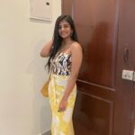 Gabriella Charlton Instagram - Some yellow to brighten our days 💛