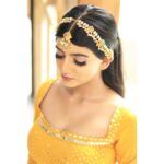 Gabriella Charlton Instagram - Rise ✨ Do you think yellow is my colour? 🌟 Wearing @suhanyalingamdesign 📸 @varuun.jpg Mua @jeevithamakeupartistry Thanks team ✨