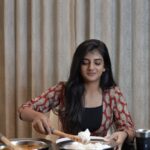 Gabriella Charlton Instagram - Stylish, classy and smart, the serveware collection from @vayaindia is perfect to make every meal I have at home luxurious! Made of stainless steel and insulated, the casserole and insulated tumblers look good and work well in keeping my meal and beverage warm! Check out the entire collection at vaya.in #vayaindia #vayahautecase #vayapopcup