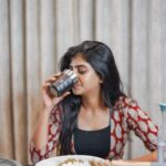 Gabriella Charlton Instagram - Stylish, classy and smart, the serveware collection from @vayaindia is perfect to make every meal I have at home luxurious! Made of stainless steel and insulated, the casserole and insulated tumblers look good and work well in keeping my meal and beverage warm! Check out the entire collection at vaya.in #vayaindia #vayahautecase #vayapopcup