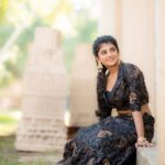 Gabriella Charlton Instagram - Anga enna therigiradhu 😋 This is from my first ever photoshoot with this team and I got to meet such gems 🥰 Photography @camerasenthil anna Makeup @makeup_by_kez Hair @mani_stylist_