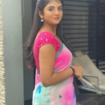 Gabriella Charlton Instagram - Unga anbukku romba nandri 🙏🏼❤️ #kavya After wedding saree look @srisaicollections9 😍 Blouse by the best @studioavini awesome work