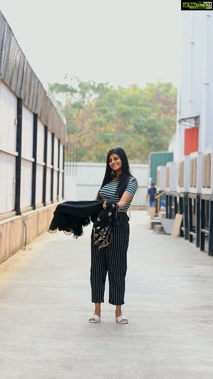 Gabriella Charlton Instagram - My look for #vijayteleawards #prelude Thank you @sdduniqueboutique_97 for the customised dress and jewellery. Absolutely cute! 🥺 Makeup by @makeup_by_kez ✨ Hair by @vyshalisundaram_hairstylist ✨ Video by @dilipkumar_photography ✨