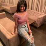 Gabriella Charlton Instagram - Aama kizhinja pant dhan. Kaasu irundha vaangi kudunga pa