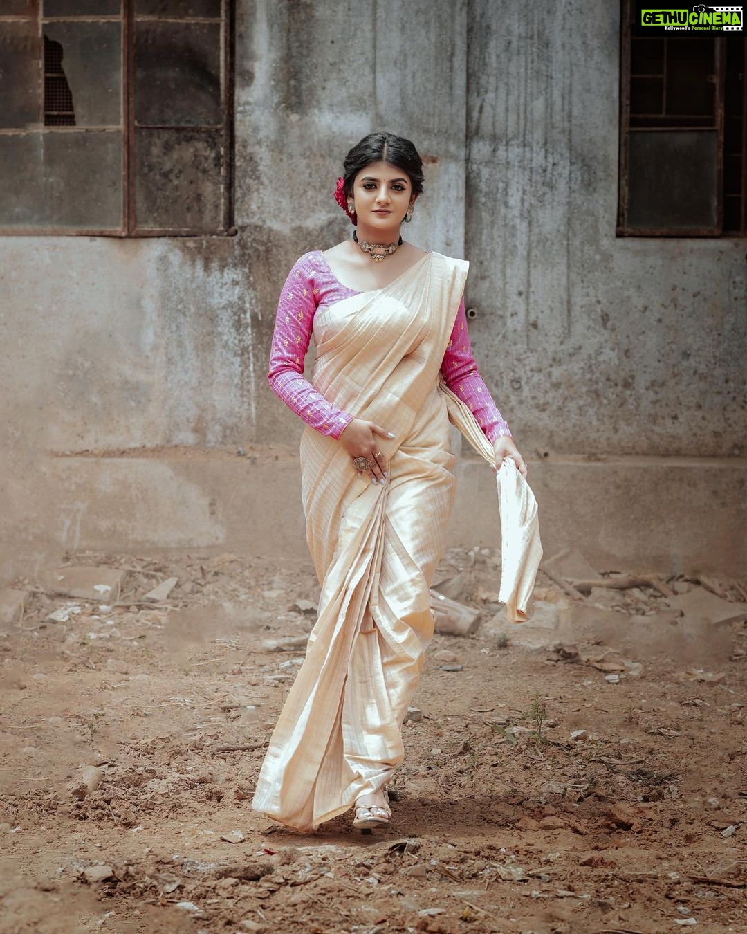 Gabriella Charlton Instagram - My version of Gangubhai for Vijay TeleAwards Prelude ๐น Thanks team ๐น Costume @srisaicollections9 Blouse and styling by @studioavini Makeup @lakshmiajay_makeupartistry Hair by @mani_stylist_ Accessories @staytunedwithfashion Photography @raghul_raghupathy Retouch @sam_retouch