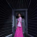 Gabriella Charlton Instagram - Good times at the sets of Start Music when I sang the right lyrics but took the wrong suitcase 😂 . @yoshnasbyela @chennai.allcollections