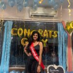 Gabriella Charlton Instagram - Coming out of Bigg Boss in one piece itself is an achievement I’d say. For this once in a life time experience, my friends and family decided to surprise me and it was the cutest thing. Forever grateful and thankful for them and all that they’ve done for me. Costume: @ibhuvana.store #epodhumeypostiveahirupomkumaru 😉 #biggboss
