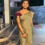 Gabriella Charlton Instagram - Flowers and viboothi is a vibe 🪔 Saree and blouse customised by @sdduniqueboutique_97