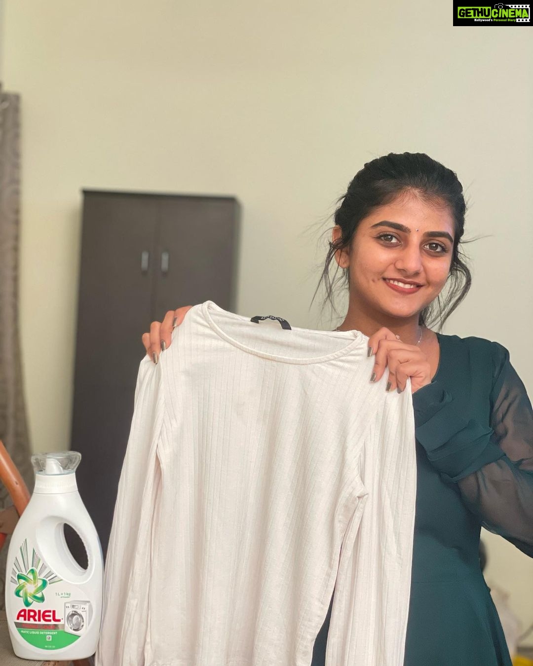 Gabriella Charlton Instagram - If you’re a foodie like me, it’s inevitable to avoid stains while you enjoy your ice cream with relish. But I am glad I have @ariel.india's Liquid Matic on my team. I can now indulge in my favourite food and not worry about stains at all. And for the tough stains out there, Ariel has my back. It will take care of the stains in just 1 wash, keeping clothes bright and long-lasting freshness. #ArielStainRemovalExpert #ArielIndia #Ariel #Collab
