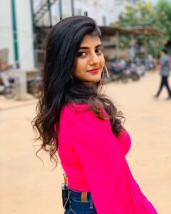 Gabriella Charlton Instagram - 👄 #shoot #vijaytvshow #vijaytelevision