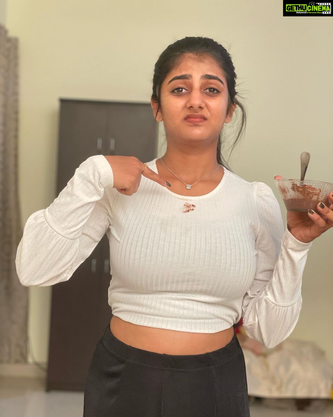 Gabriella Charlton Instagram - If you’re a foodie like me, it’s inevitable to avoid stains while you enjoy your ice cream with relish. But I am glad I have @ariel.india's Liquid Matic on my team. I can now indulge in my favourite food and not worry about stains at all. And for the tough stains out there, Ariel has my back. It will take care of the stains in just 1 wash, keeping clothes bright and long-lasting freshness. #ArielStainRemovalExpert #ArielIndia #Ariel #Collab