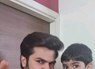 Ganesh Venkatraman Instagram - When I am trying to tell her a 'STORY'....and she wants to know the exact details 🤔🤨🥴🤯🧐 ❤❤❤ #storytelling #ReelswithSamy #daddyduties #fatherdaughter