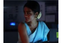 Gayathrie Instagram - Shout out to @pallavi_85 for this beautiful blue saree in #Vikram ! 😍 . . . #iconic