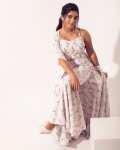 Gouri G Kishan Instagram - Give those you love wings to fly, roots to come back to and reasons to stay 🤍

~Dalai Lama

Shot by @balakumaran.19 
Styled by @deekshitanikkam 
Makeup by @makeupwithshruthi 
Hairstylist @suganthi.themua 
Wardrobe @wasabistore.in