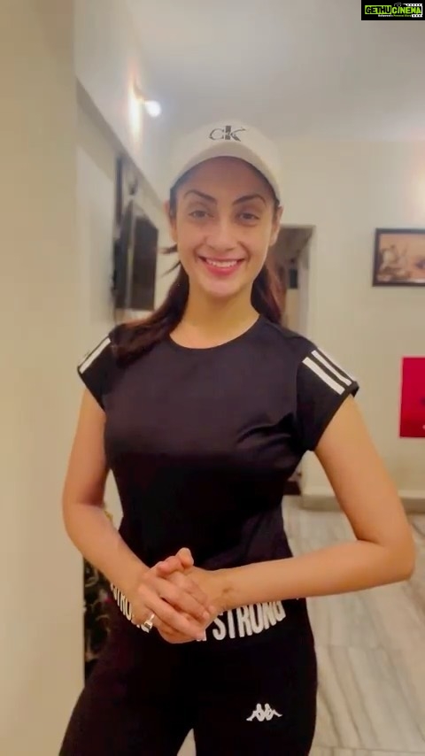 Gurleen Chopra Instagram - KI TUSI V SARA DIN THAKIA THAKIA FEEL KARDE HO ?