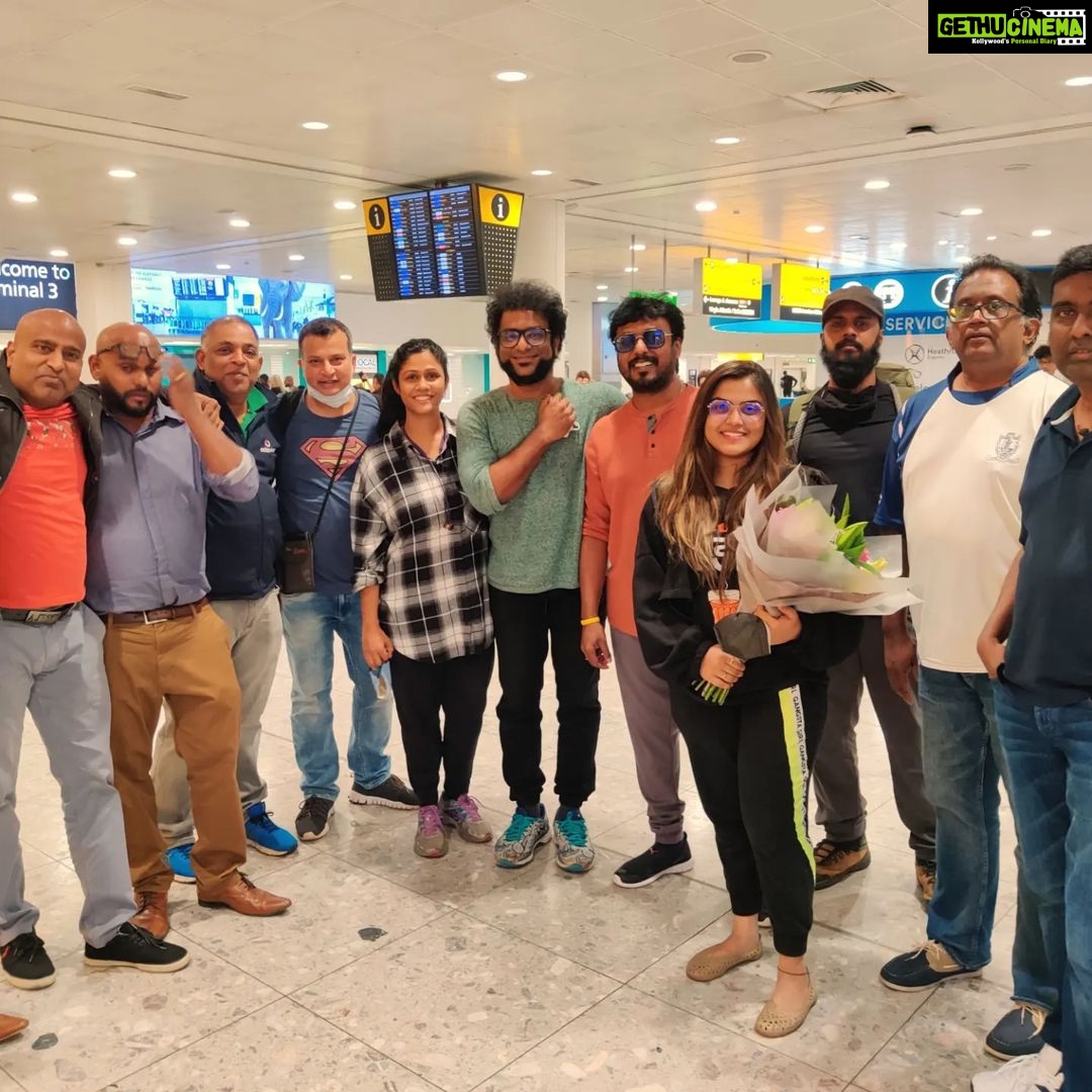Haricharan Instagram - Just Landed at #heathrow to perform at Dorking halls for #Kalaiyarasi2022 with @rakshitasuresh