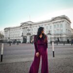 Harshika Poonacha Instagram - Phone Clicks by @snabhi of @harshikapoonachaofficial posing at #BuckinghamPalace #London Buckingham Palace, London
