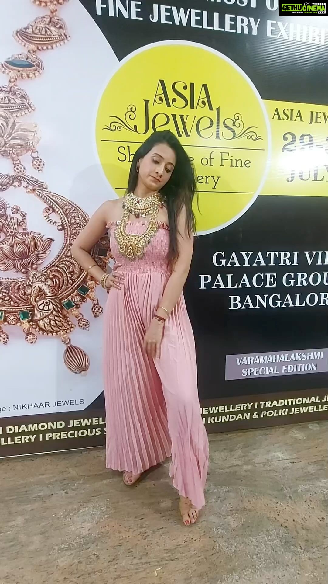 Harshika Poonacha Instagram - Super Excited ! @harshikapoonachaofficial @asiajewelsshow Grand Inauguration on 29th July at Gayatri Vihar, Palace Grounds at 12 noon #harshikapoonacha #asiajewelsshow #jewelleryexhibition #jewelleryshow #jewelleryaddict #jewellery #jewelry #jewelrydesign #bangaloreshopping #luxurylifestyle