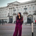 Harshika Poonacha Instagram - Phone Clicks by @snabhi of @harshikapoonachaofficial posing at #BuckinghamPalace #London Buckingham Palace, London