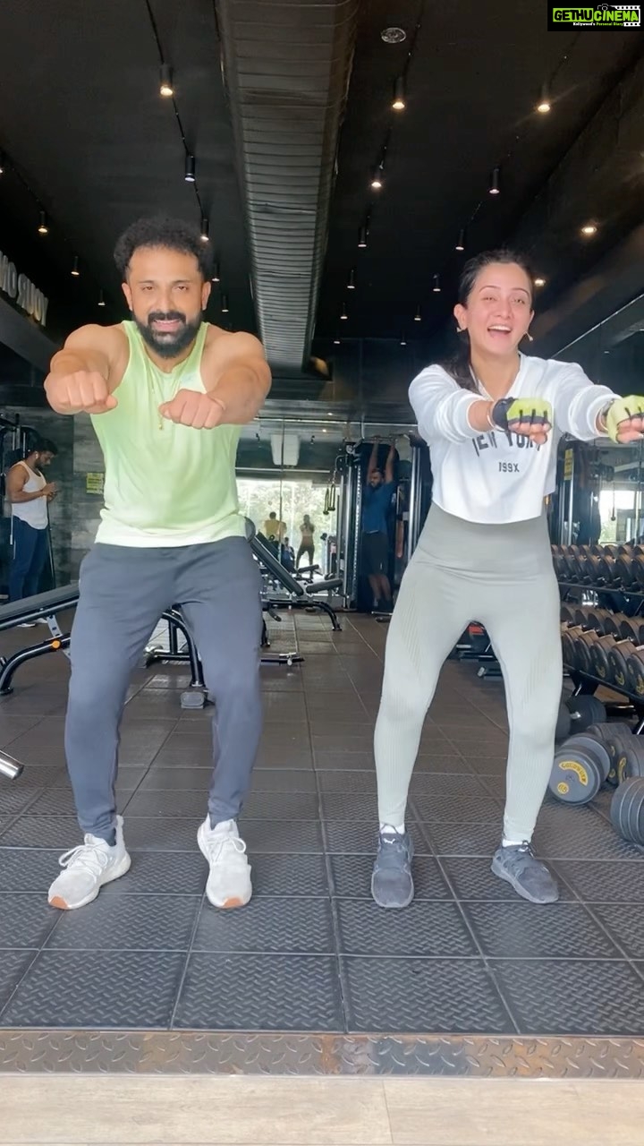 Harshika Poonacha Instagram - After working out for an hour , Ek Reel tho bantha hai 😍 #trending #gym #workout #fitness #freak #trainer #cardio #dance #punjabi #music Gold's Gym RR Nagar