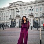 Harshika Poonacha Instagram - Phone Clicks by @snabhi of @harshikapoonachaofficial posing at #BuckinghamPalace #London Buckingham Palace, London